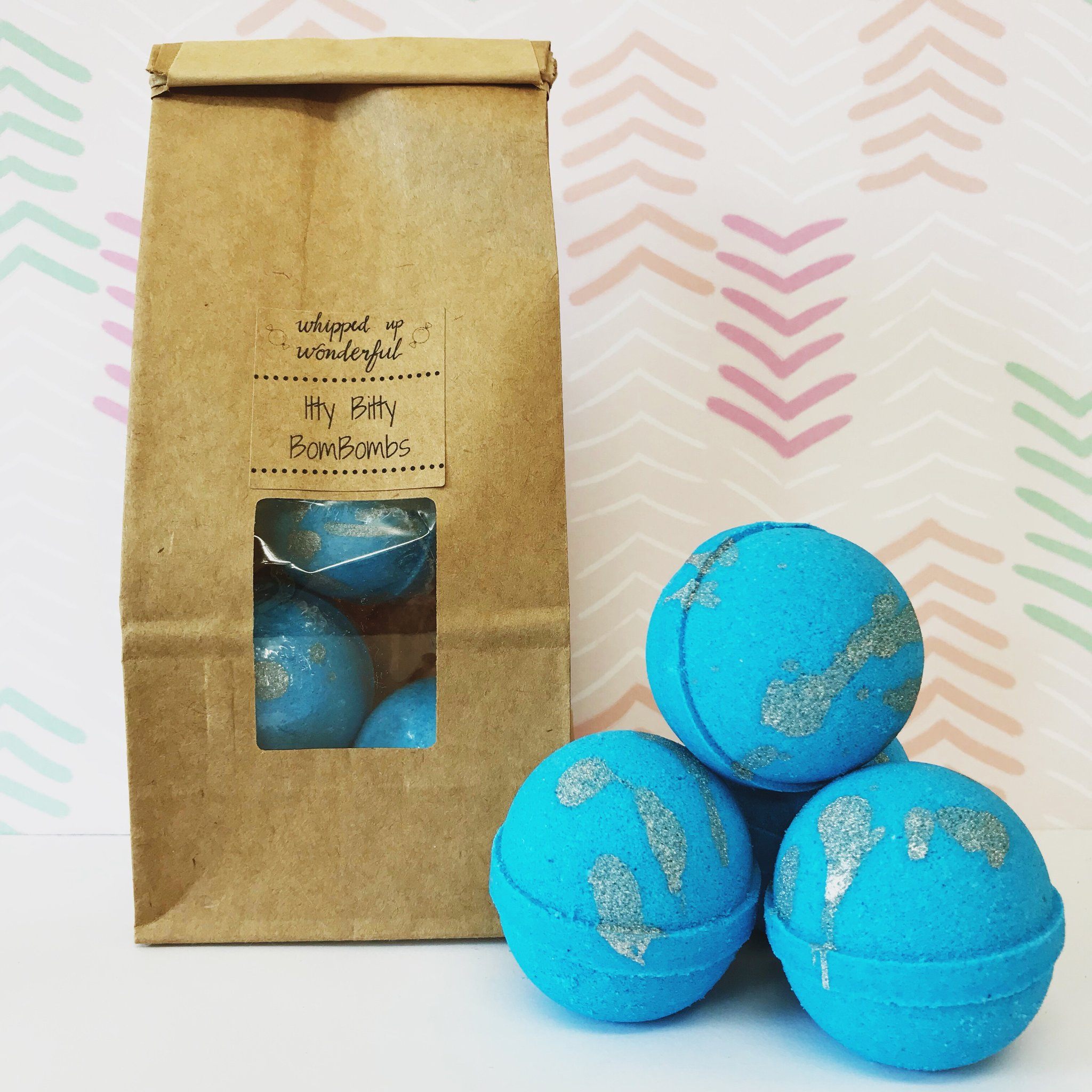 Whipped Up Wonderful - Menta Eucalipto Itty Bitty BombBombs - Mini bomba de baño